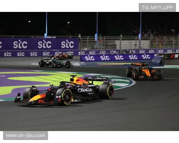 巴西站冲刺赛：皮亚斯特里撞墙退赛，比尔曼受罚时