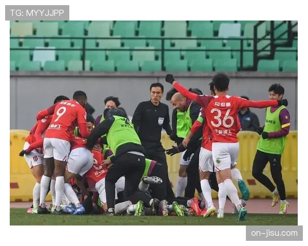 从垫底到第八:火箭队收官十连胜,压哨闯入附加赛 从垫底到第八:火箭队收官十连胜,压哨闯入附加赛